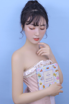 老头边吃奶边挵进去呻吟